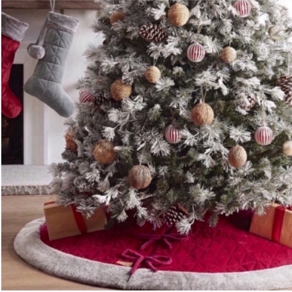 New Koolaburra by Ugg Christmas Tree Skirt